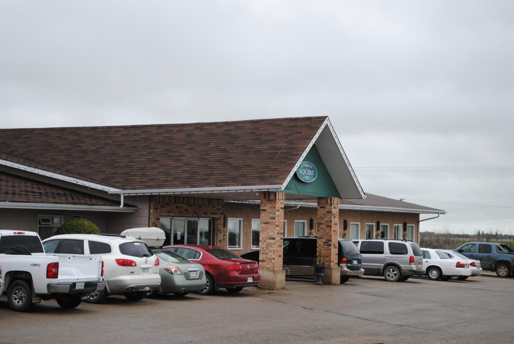 Moosomin Country Squire Inn Bagian luar foto