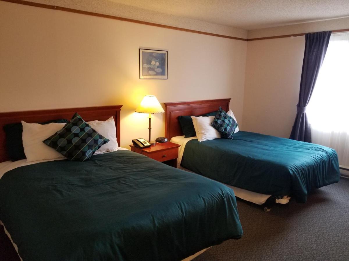 Moosomin Country Squire Inn Bagian luar foto