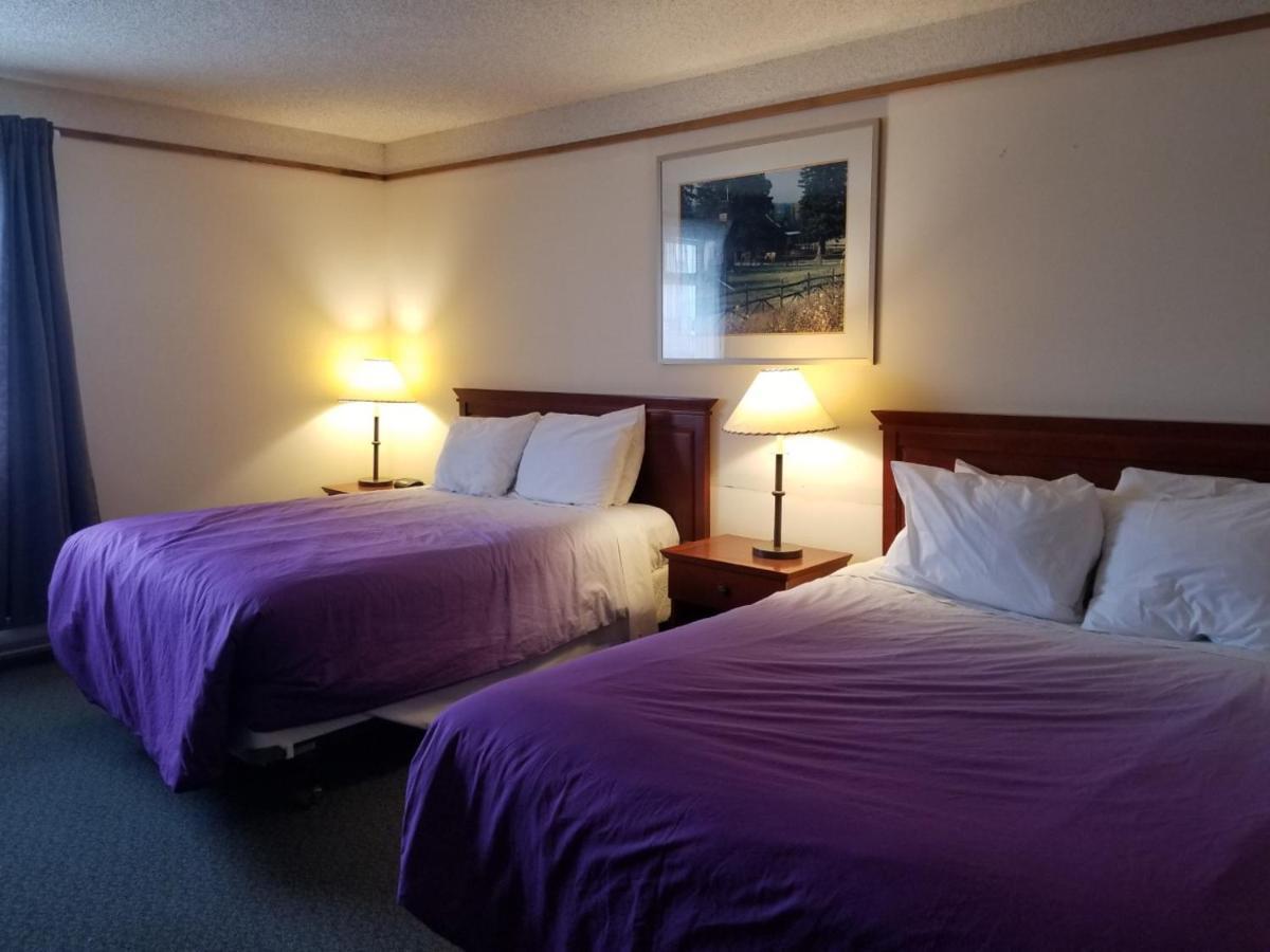 Moosomin Country Squire Inn Bagian luar foto